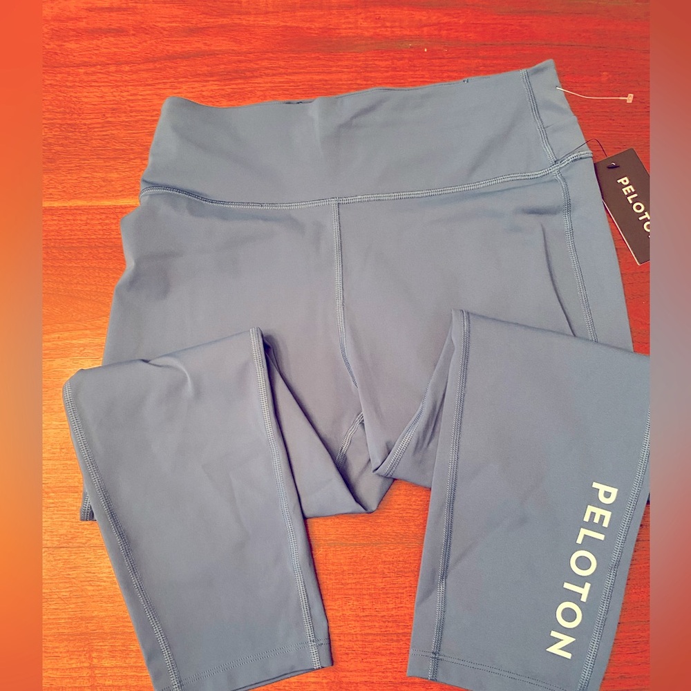 NEW Peloton Capri Leggings size Large